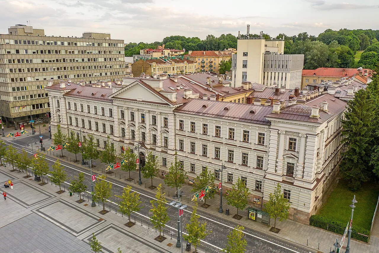 Het gebouw van de Vilniaus apygardos teismas (regionale rechtbank van Vilnius) aan Gedimino-laan 40.