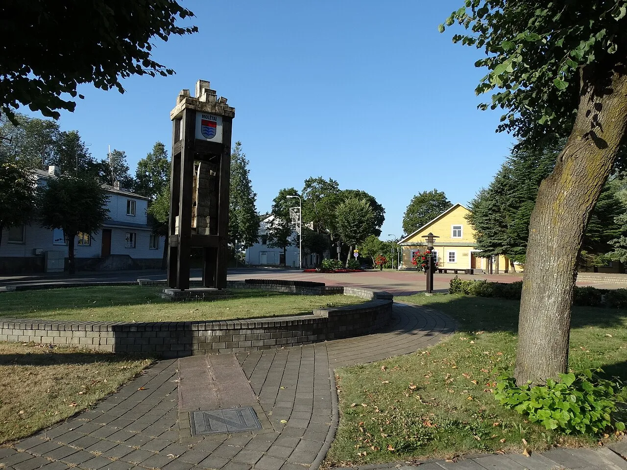 Jaunimo-plein in Molėtai, het Litouwse stadje waar het betrokken politiedistrict zetelt.