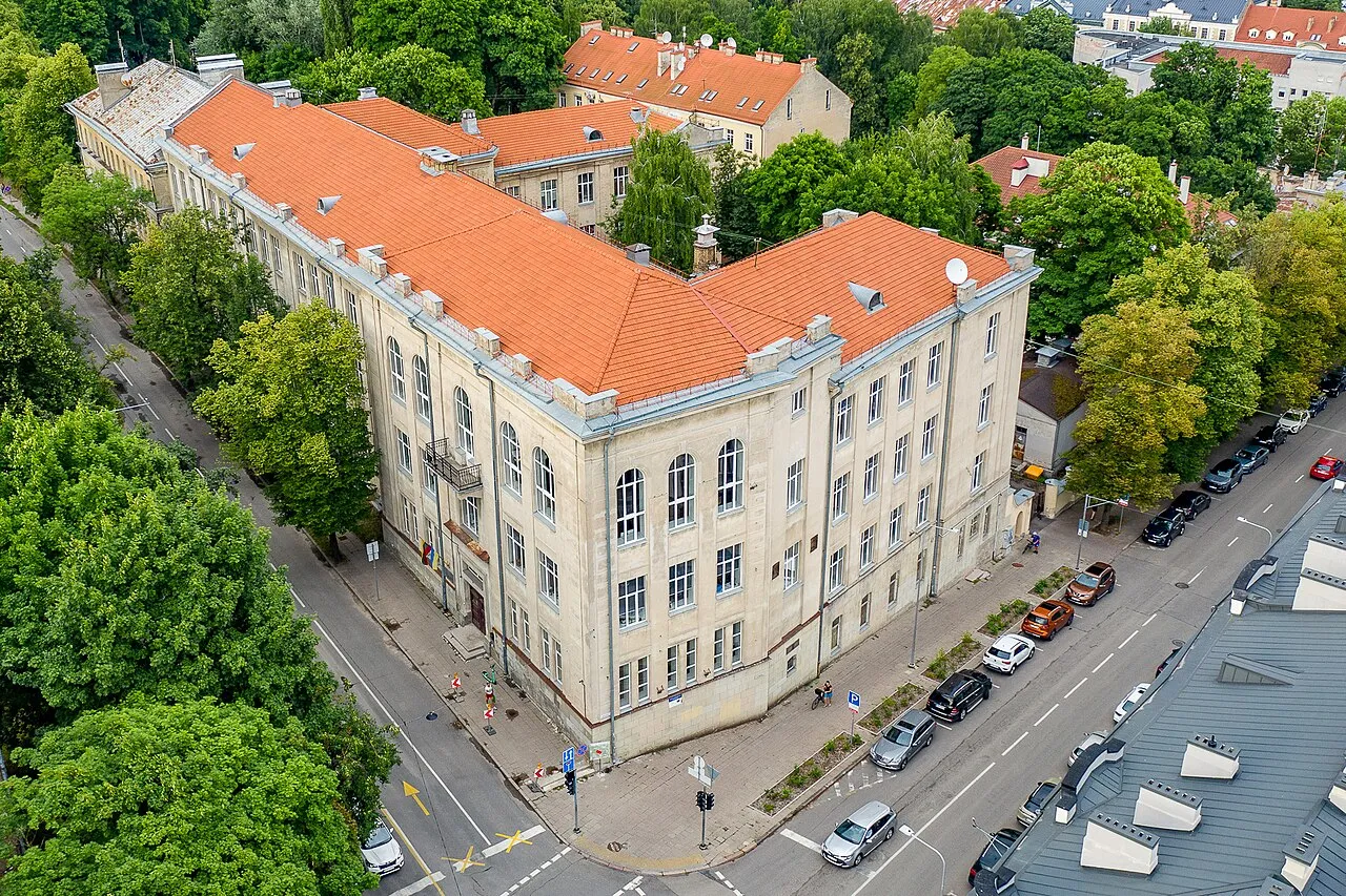 Luchtfoto van het gebouw van het Nationaal Onderwijsagentschap (NŠA) in Vilnius, dat de hulplijn Mokytojų linija beheert